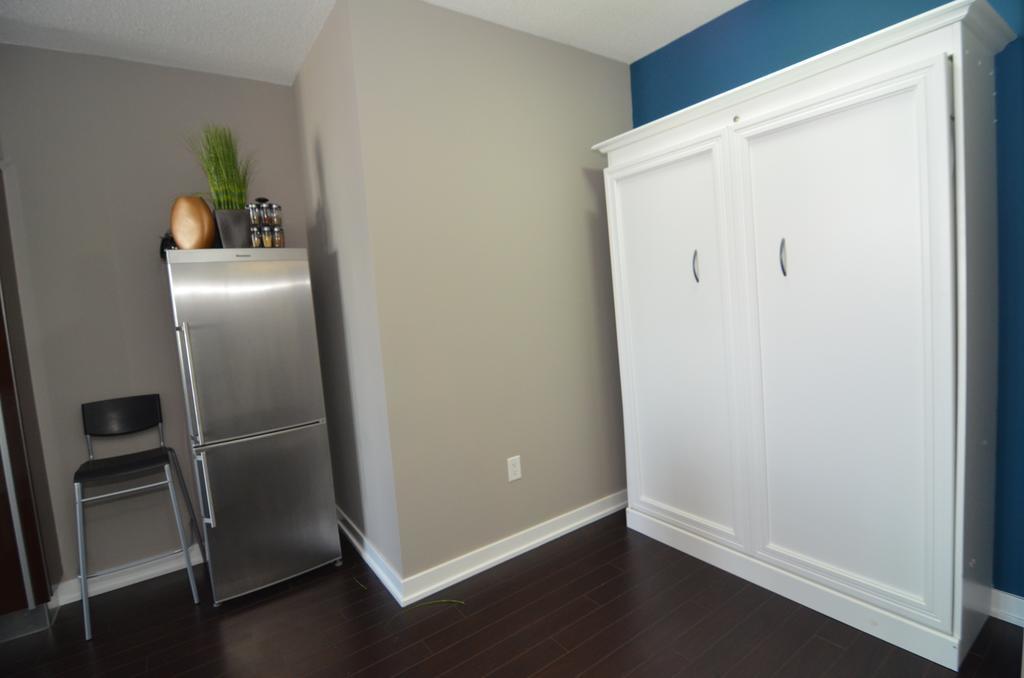 Escape - Lakeshore- 38 Dan Leckie Way *
