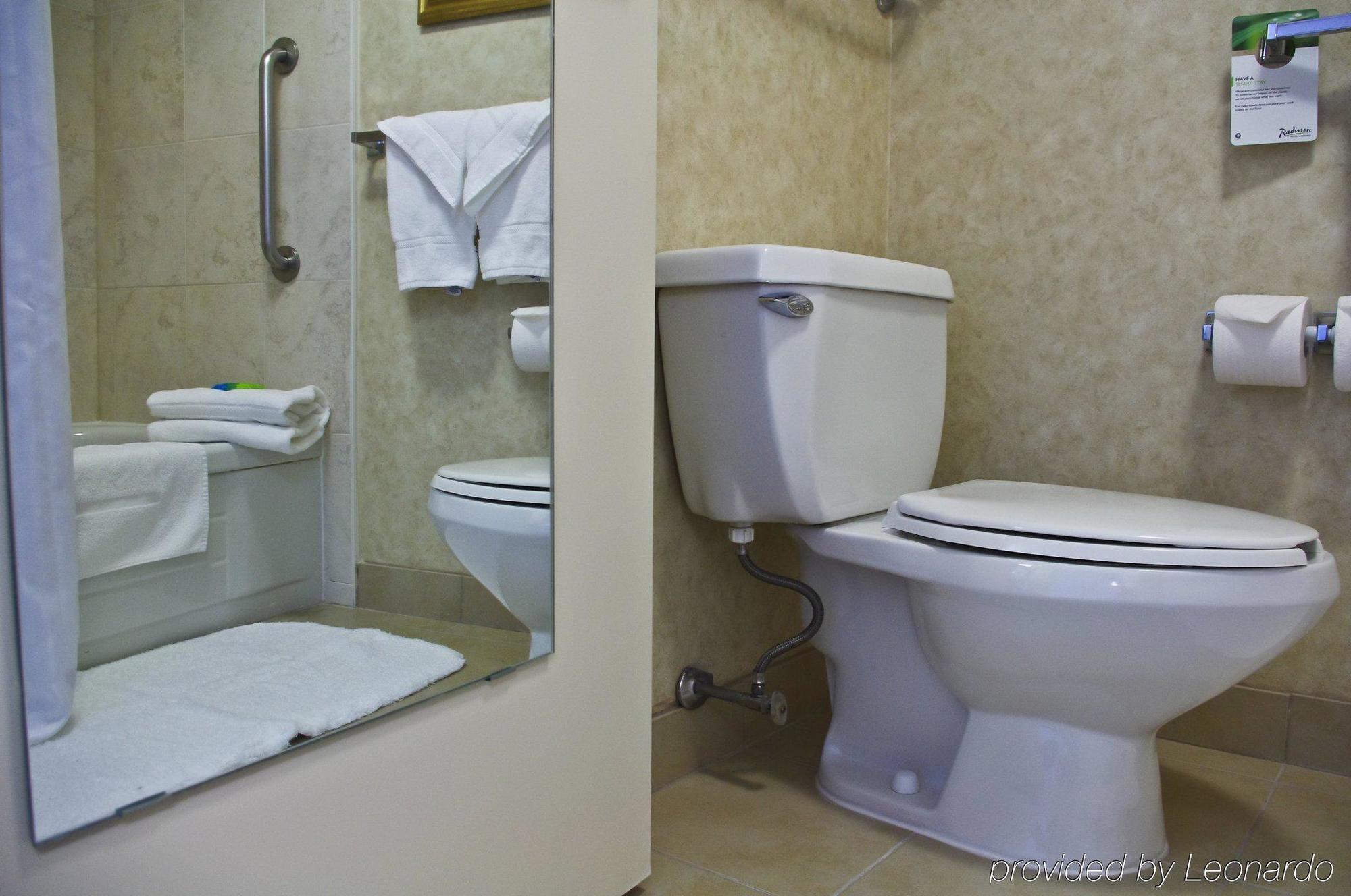 Radisson Airport 3* Toronto