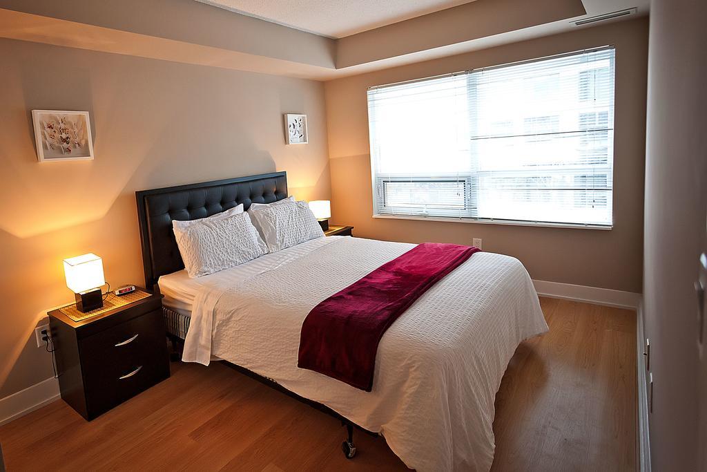 Red Maple - Blue Jays Way Apartment *