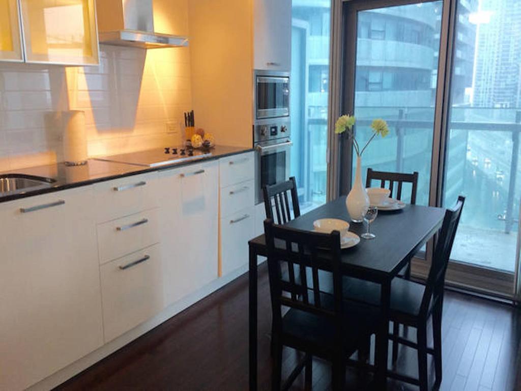 Jp - York St & Lakeshore 3*
