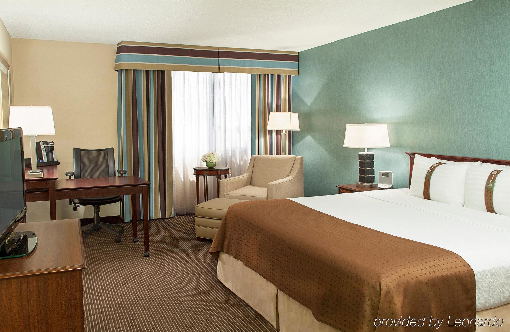 - Yorkdale 3* Toronto