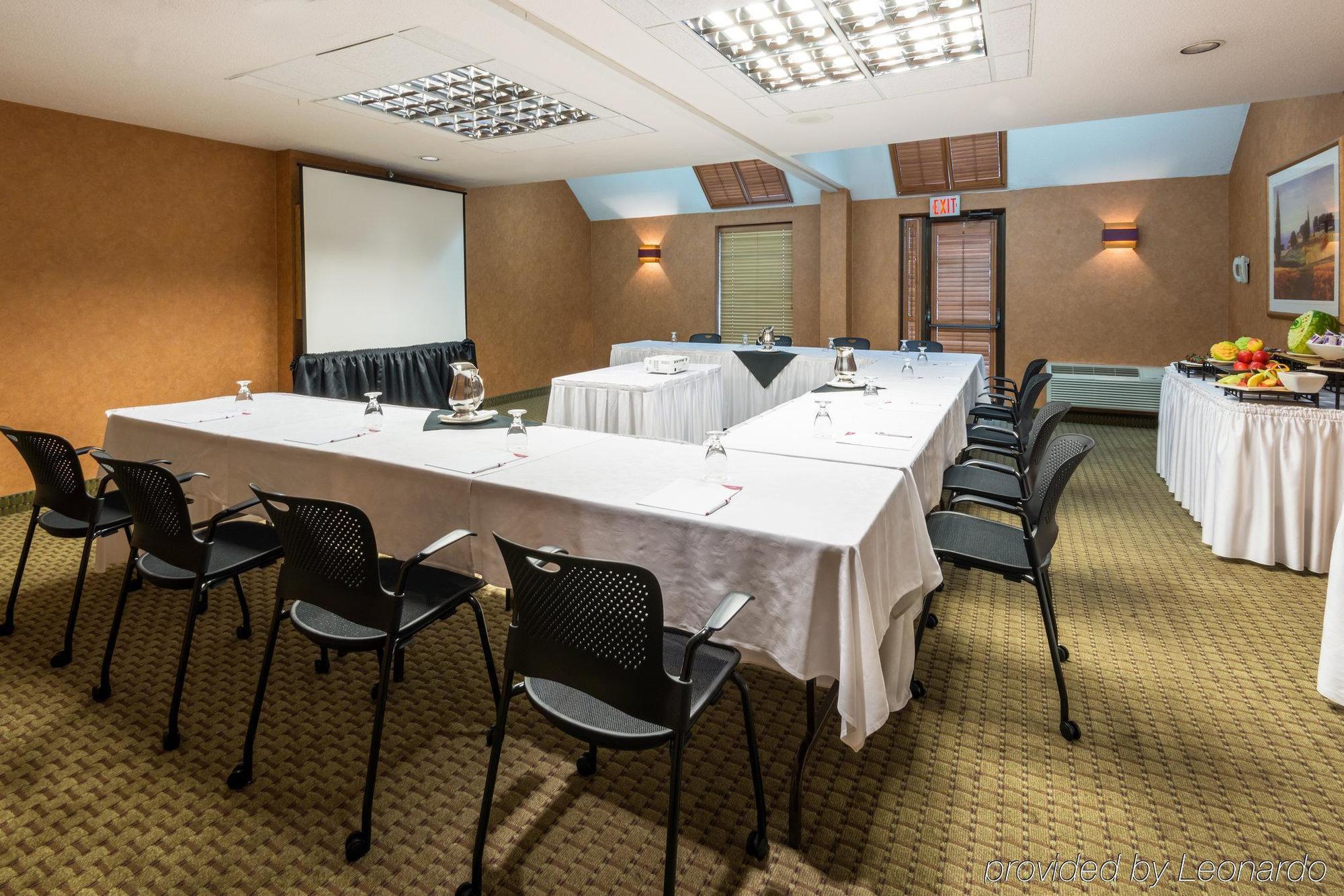 Hotel Crowne Plaza Airport By Ihg 4*