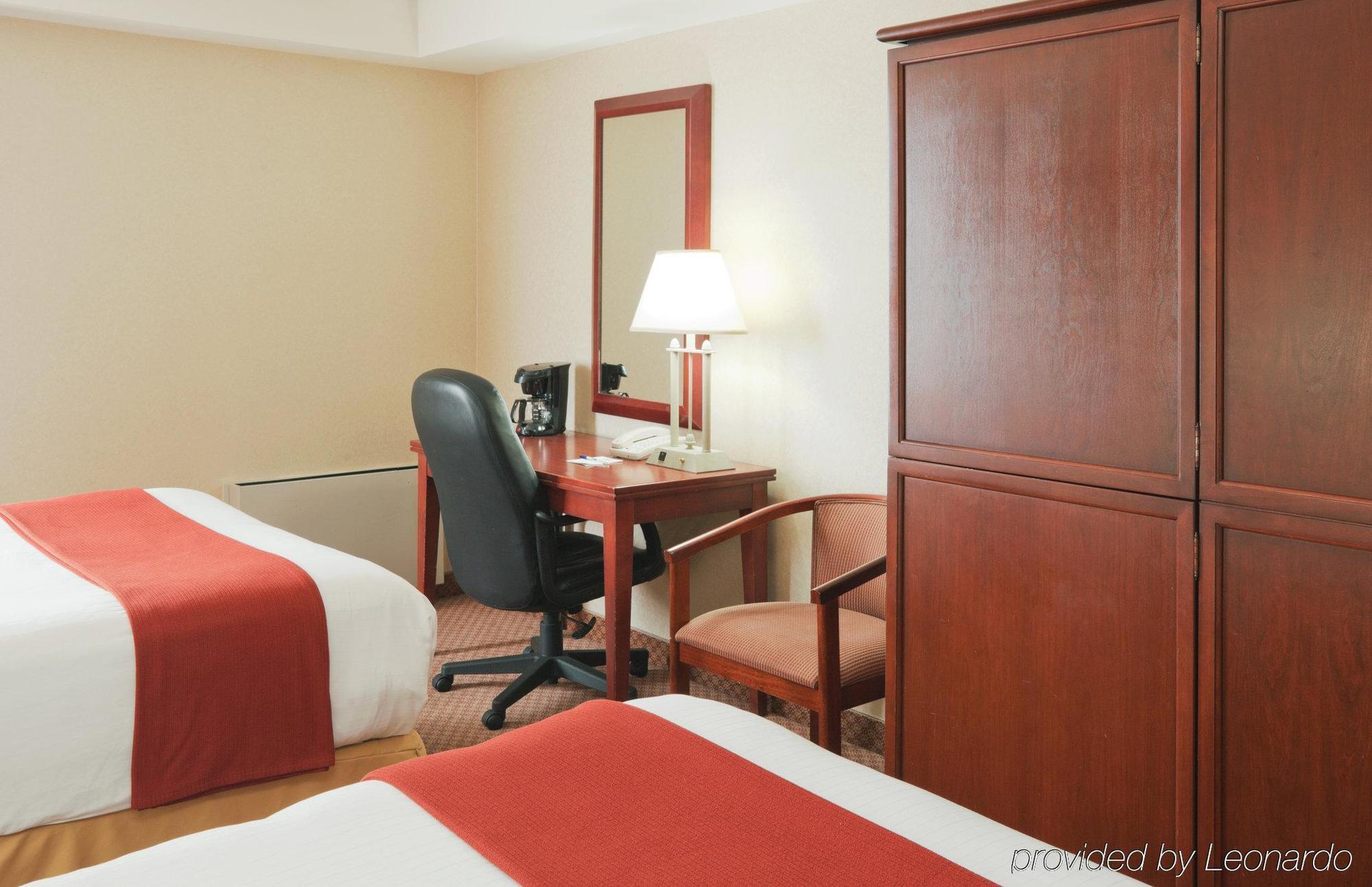 Hotel Express Downtown By Ihg Toronto