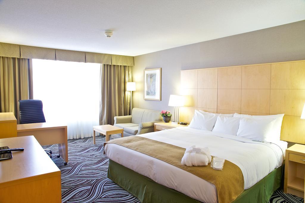 Hotel Radisson East 3*