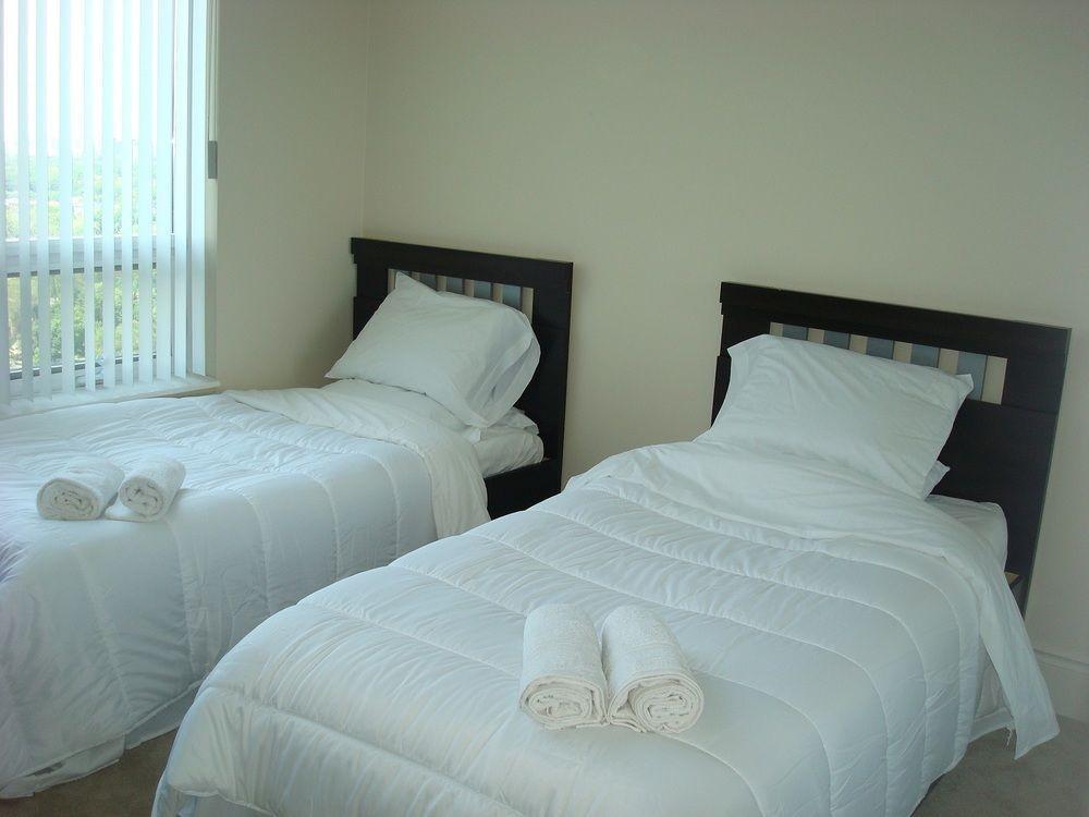 Hotel Kashaneh - 15 Greenview Toronto