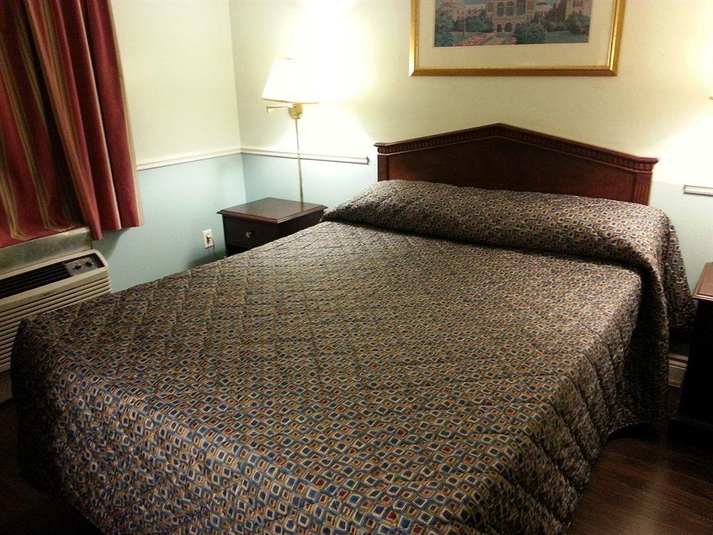 Motel Queensway Toronto