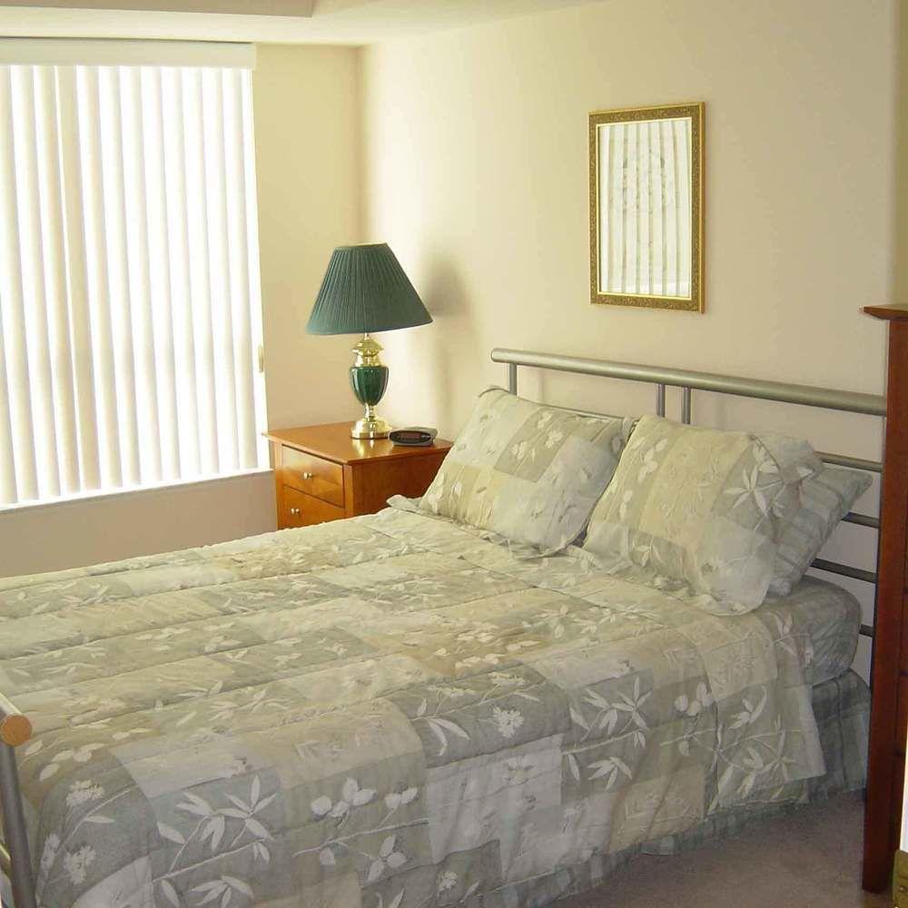 Luxury - Qwest Apartment Toronto