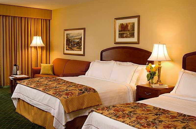 Courtyard By Marriott Airport Hotel 3*