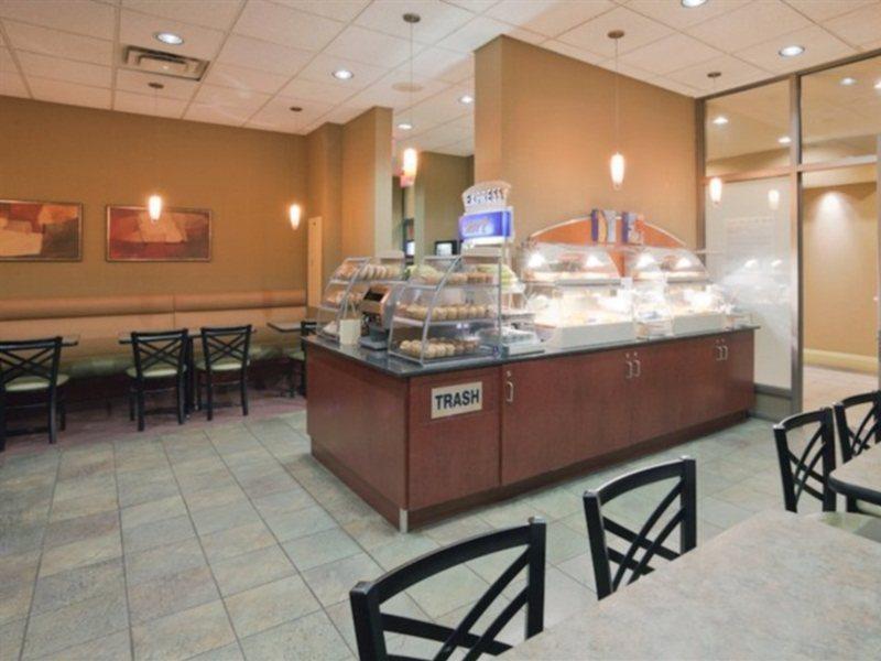 Express Downtown By Ihg Toronto
