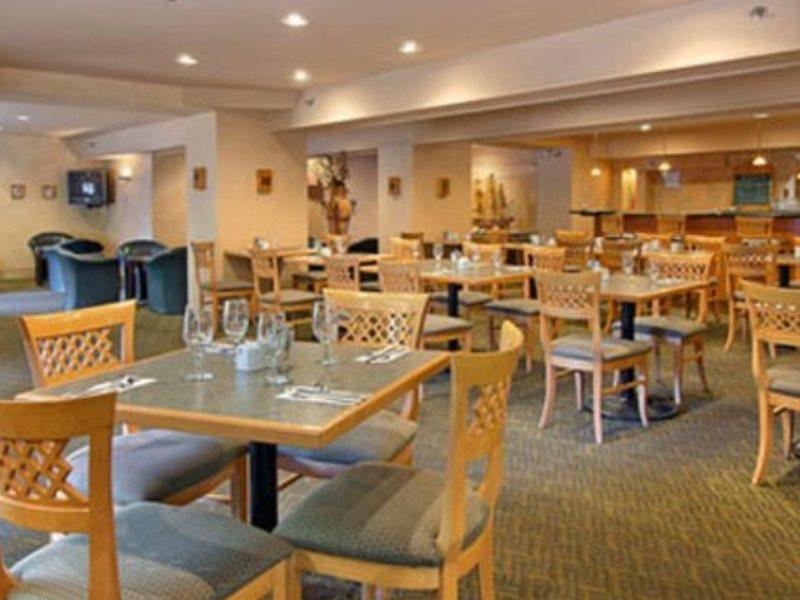 Hotel Hampton & By Hilton Downtown Toronto