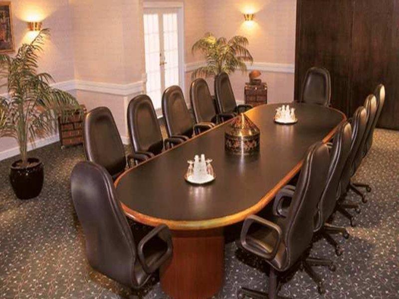 Hotel Delta By Marriott Airport & Conference Centre 4*
