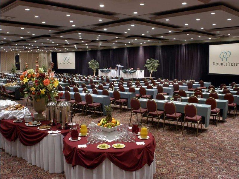Hotel Delta By Marriott Airport & Conference Centre