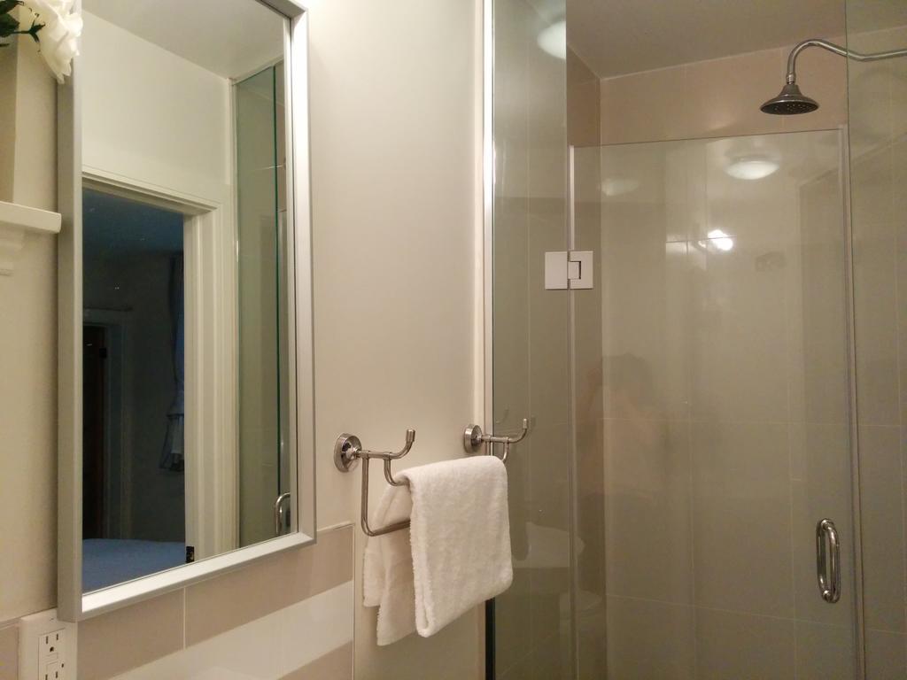 Guest house The Parkway Place Toronto