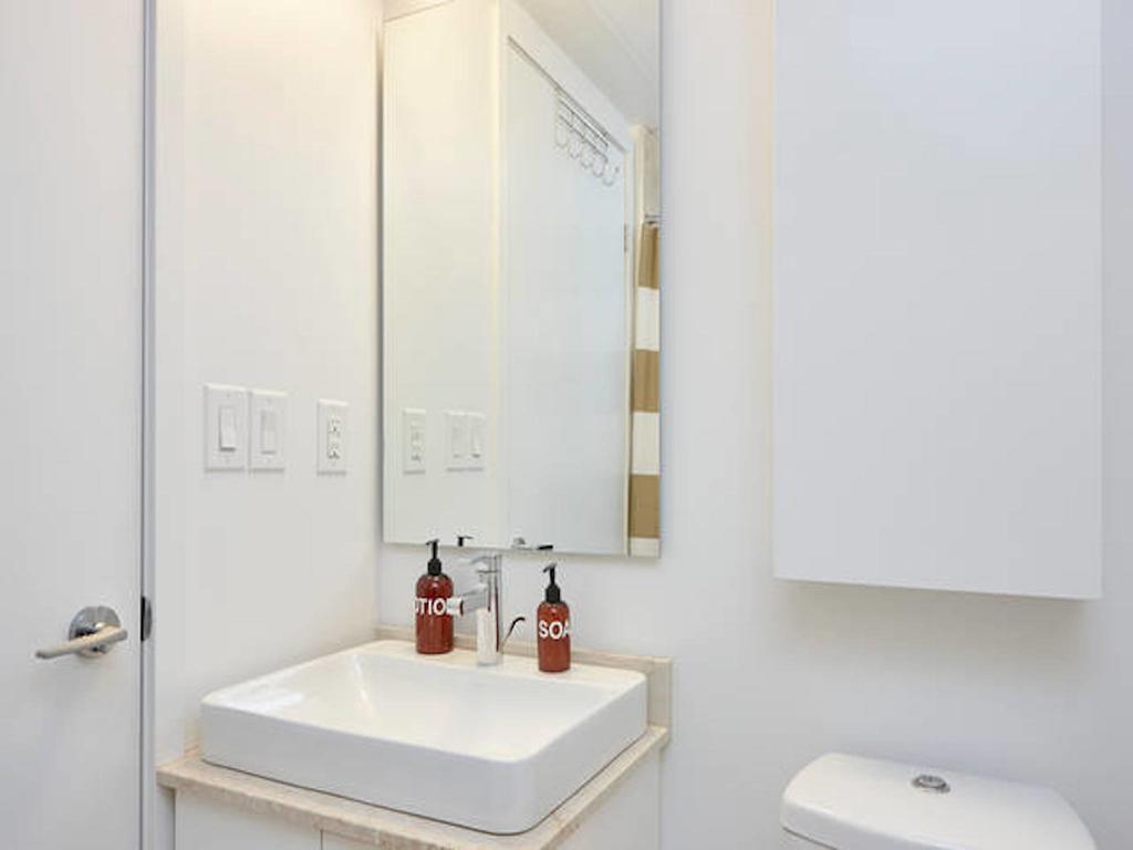 Hotel Jp - York St & Lakeshore 3*