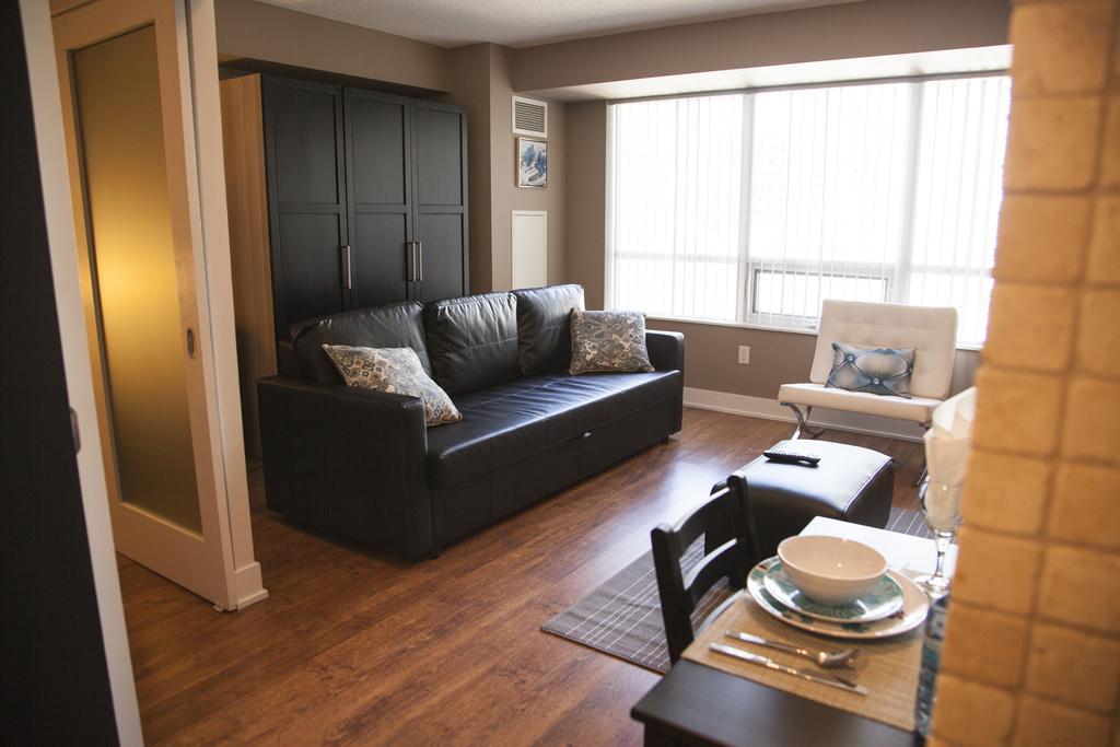 Apartment Red Maple - Blue Jays Way
