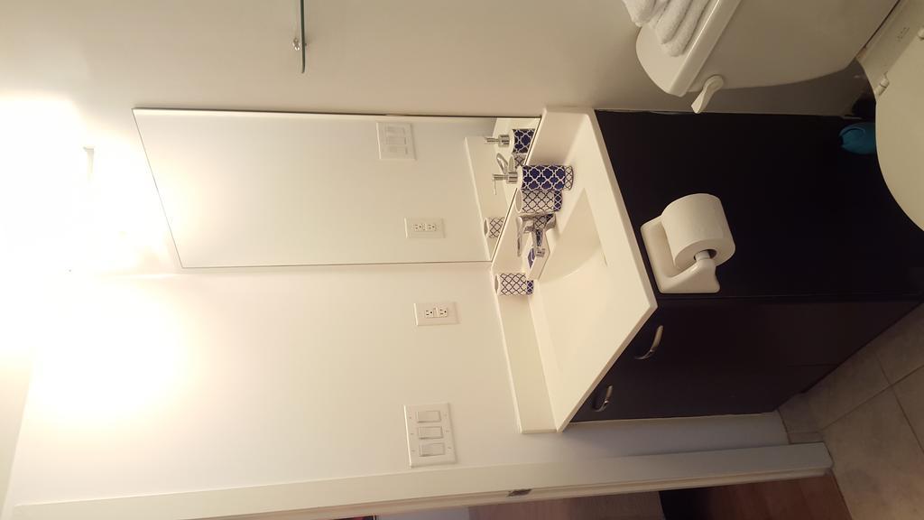 Lavish Suites - Brand New Two Bedroom - Cn Tower View *