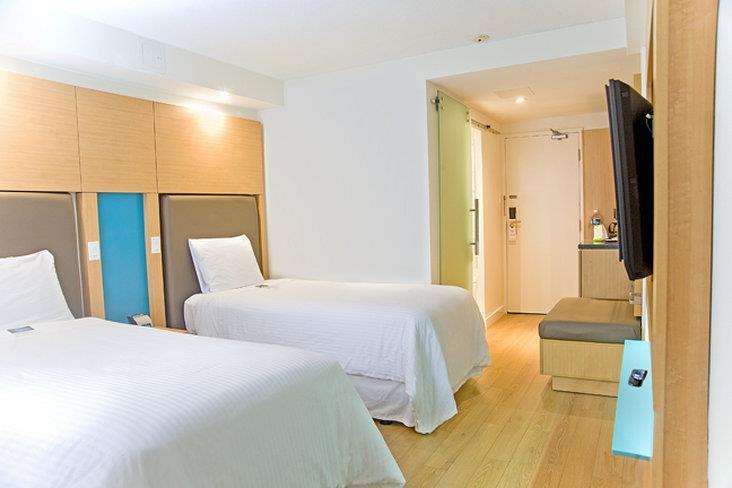 Bond Place 3*