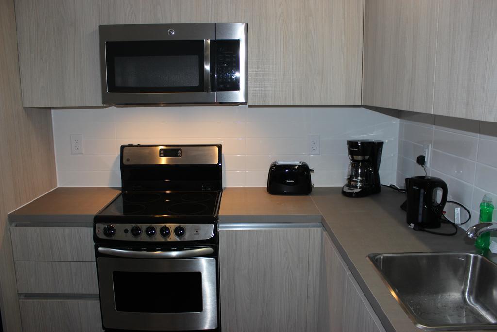 Atlas Suites- Furnished Apartments-College Street, Toronto Apartment *