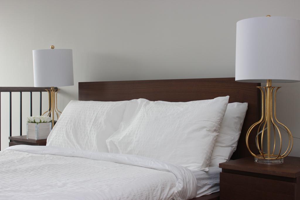 Atlas Suites- Furnished Apartments-College Street, Toronto Apartment