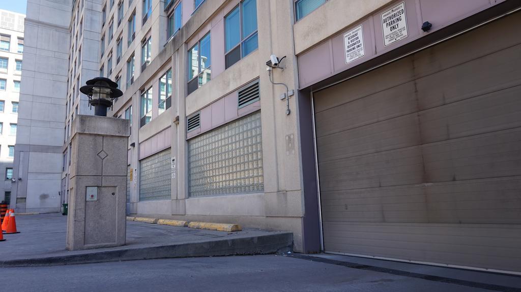 City Stay Condos - Downtown Toronto, Simcoe Street Apartment