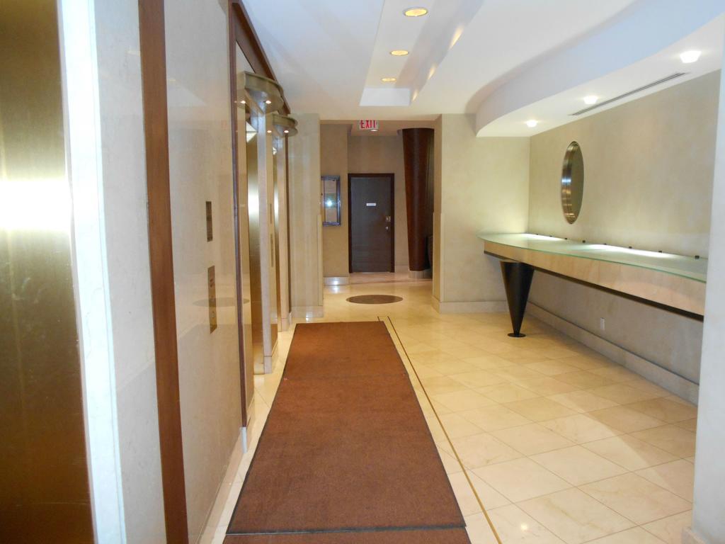 Apartment City Stay Condos - Downtown Toronto, Simcoe Street *