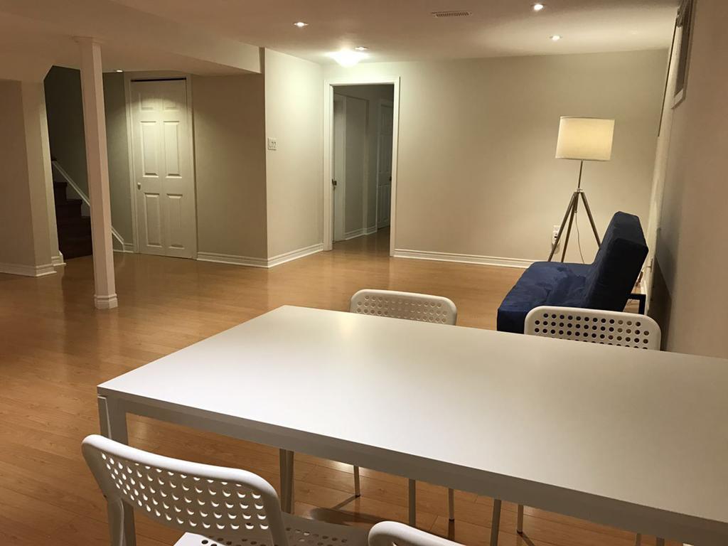 Guest house 多伦多邓肯公园民宿 Duncan Park Toronto