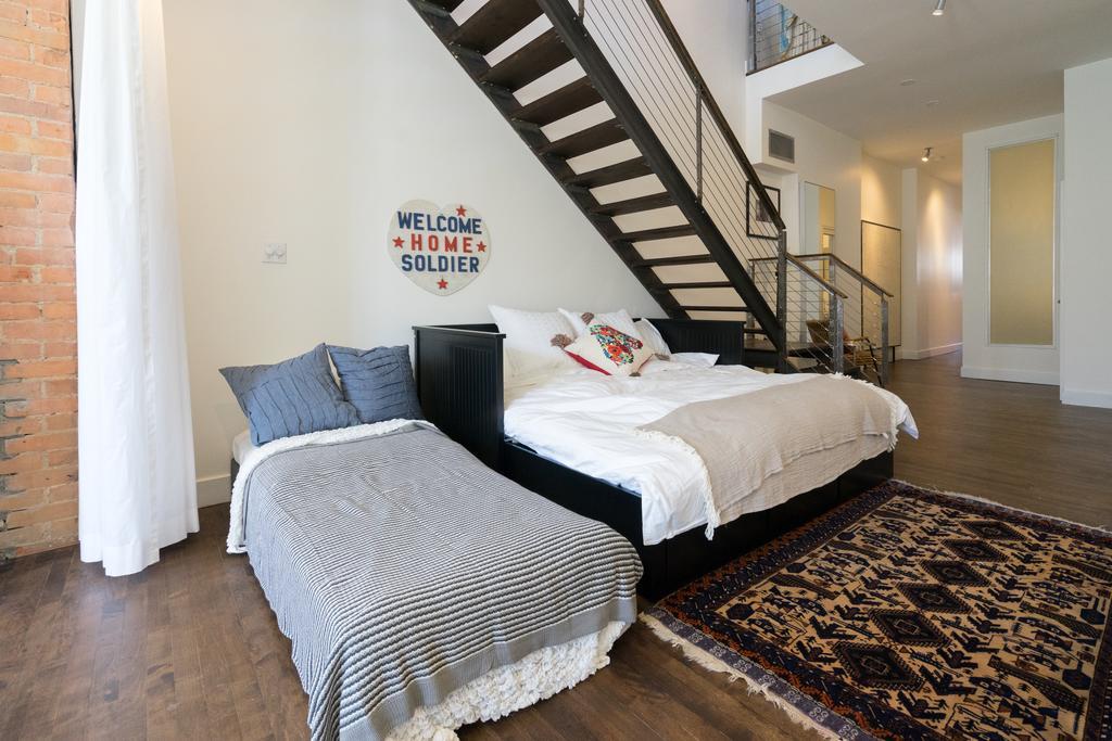 Apartment Applewood Suites - 2 Story Ossington Loft