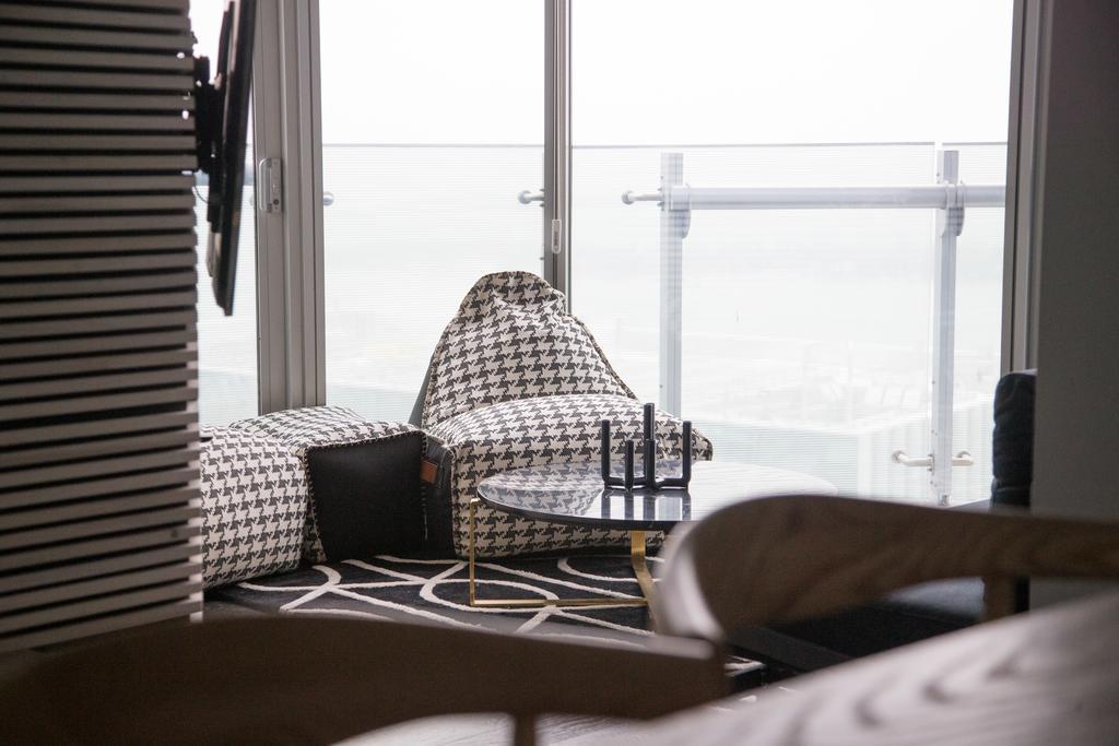 Applewood - 3 Bdrm Luxury Lakeview * Toronto