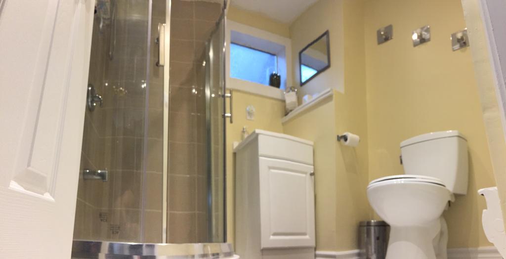 Apartment Cabbagetown Bachelor Toronto