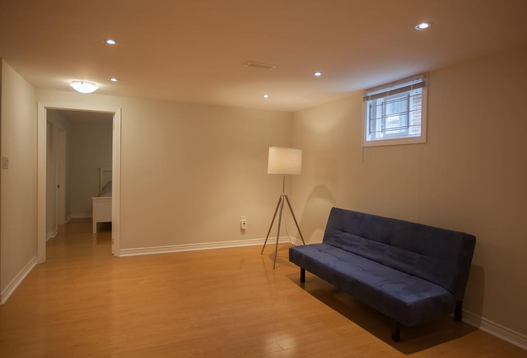 Guest house 多伦多邓肯公园民宿 Duncan Park Toronto