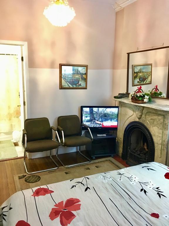 Guest house Comfy & Toronto