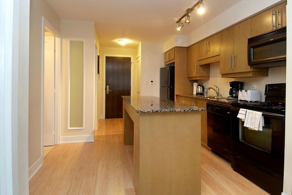 Apartment Park - Element Toronto