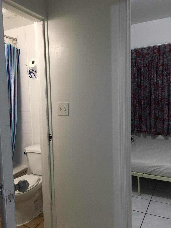 University Apartment 2* Toronto