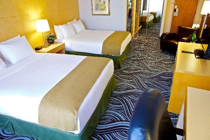 Hotel Radisson East 3*