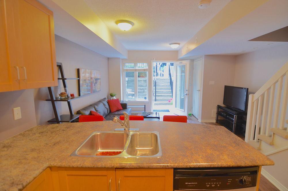 Escape - The Quartz Townhouse Apartment Toronto