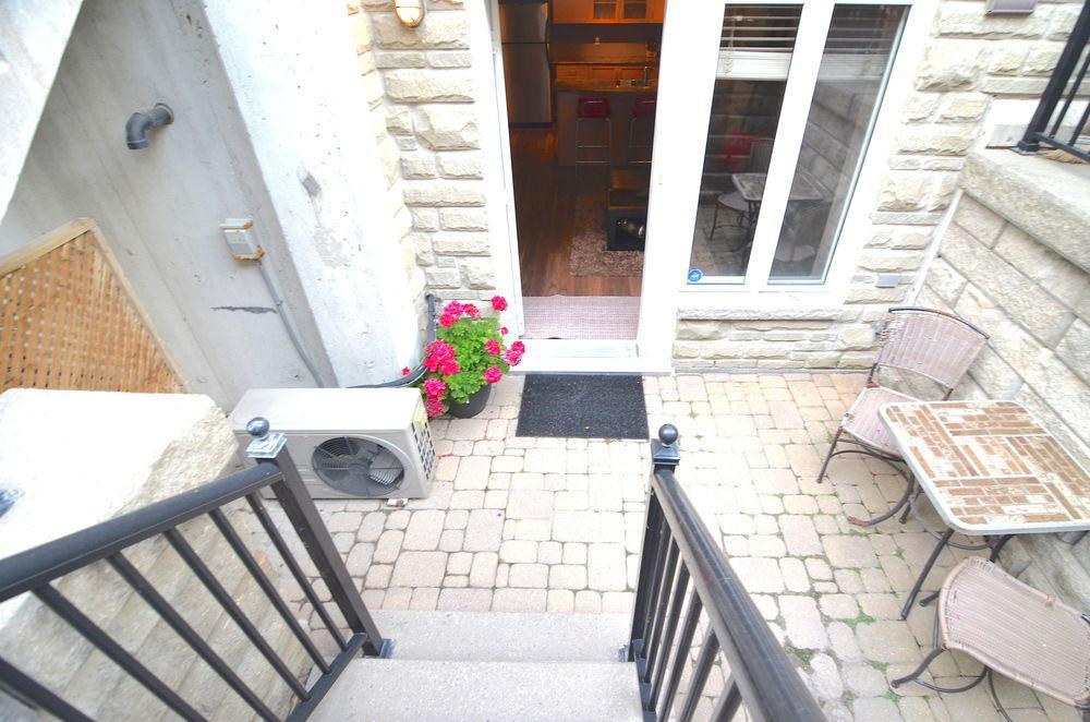 Escape - The Quartz Townhouse Apartment Toronto