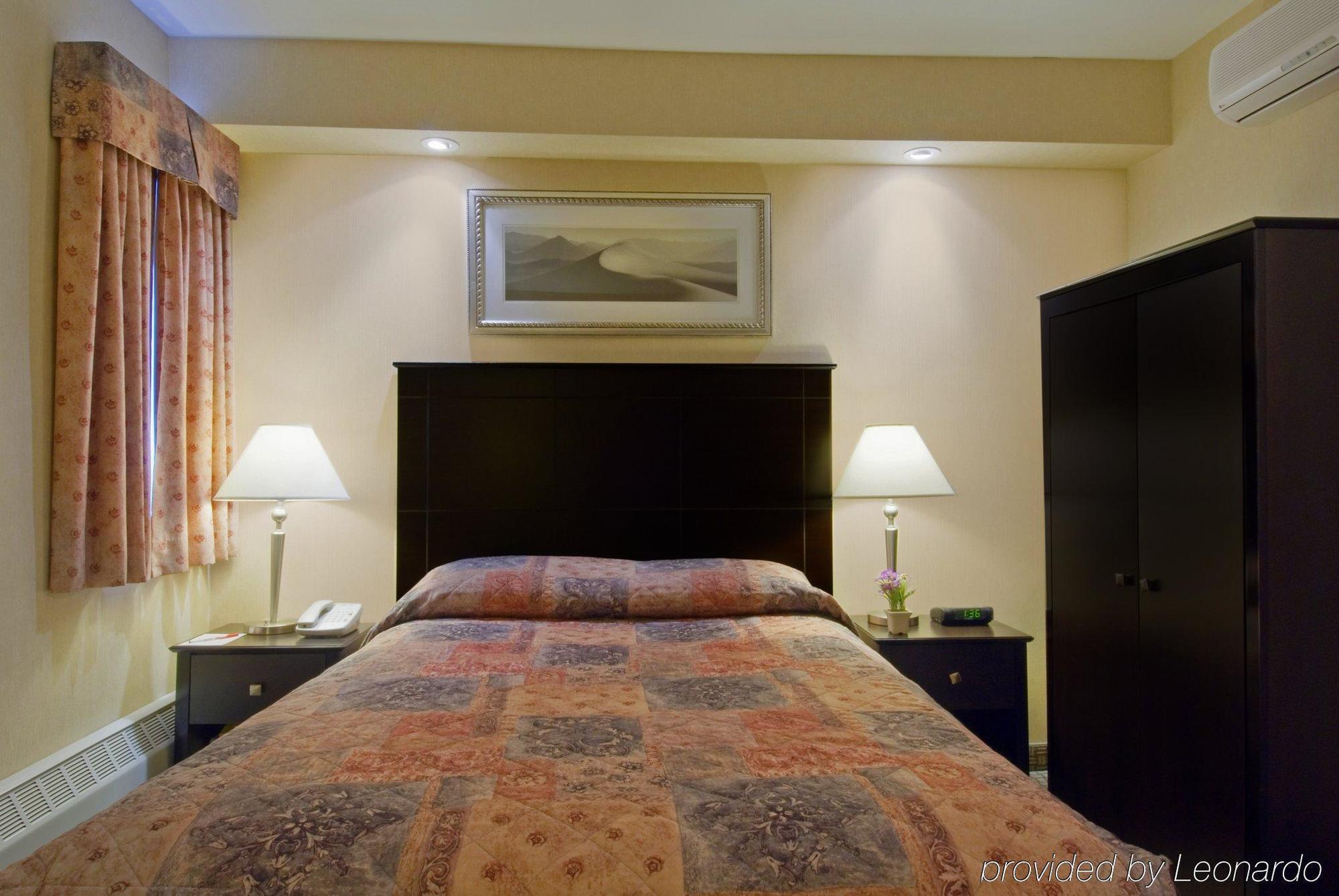 Econo & Downtown Hotel 2*