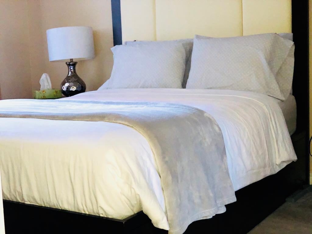 Apartment City Stay Condos - Downtown Toronto, Simcoe Street *