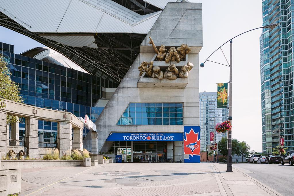 Breathtaking 3-bedroom In The Heart Of Downtown Apartment *