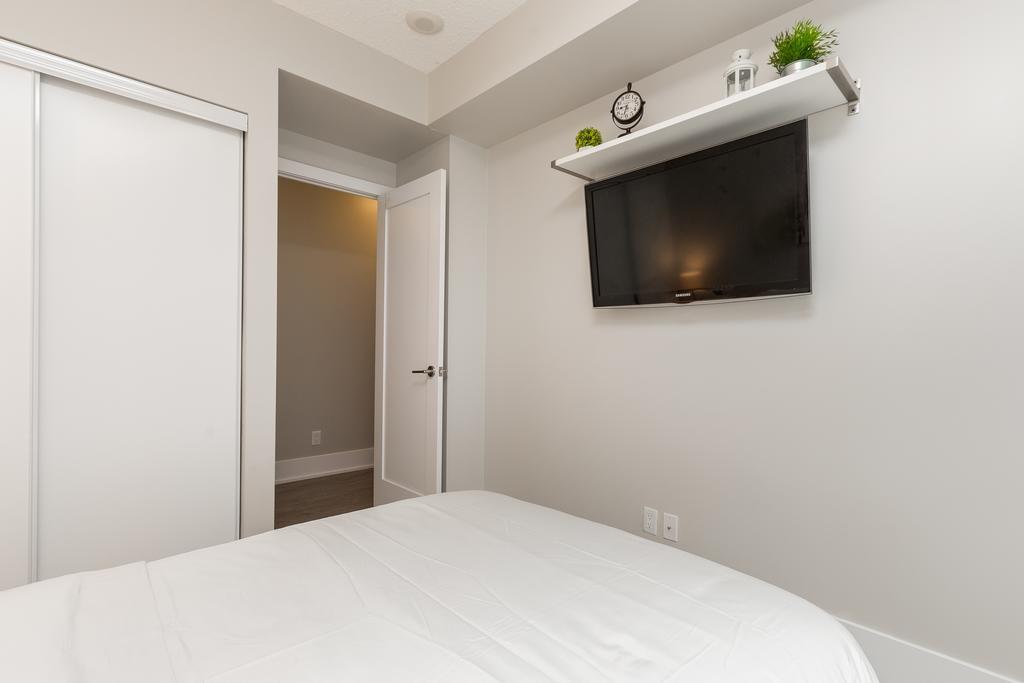 Breathtaking 3-bedroom In The Heart Of Downtown Apartment *