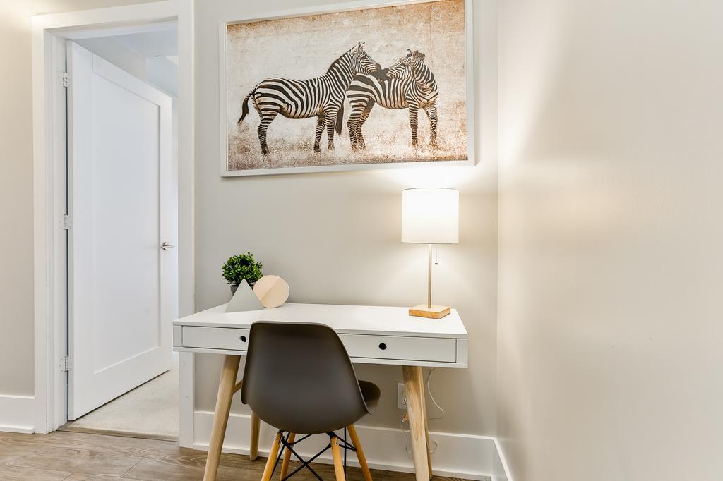 Apartment Breathtaking 3-bedroom In The Heart Of Downtown Toronto