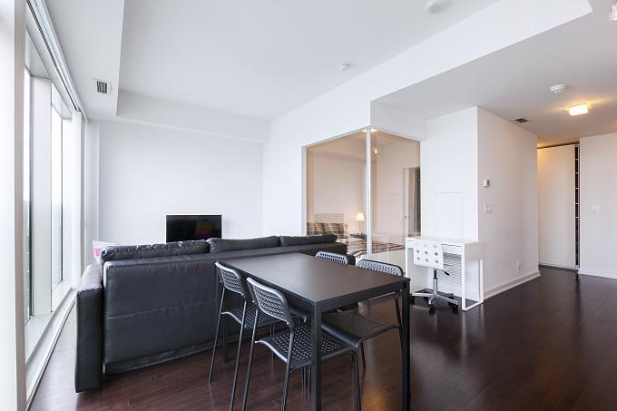 Trinity Suites - Luxury On York Street Apartment