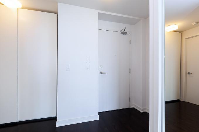 Trinity Suites - Luxury On York Street Apartment Toronto