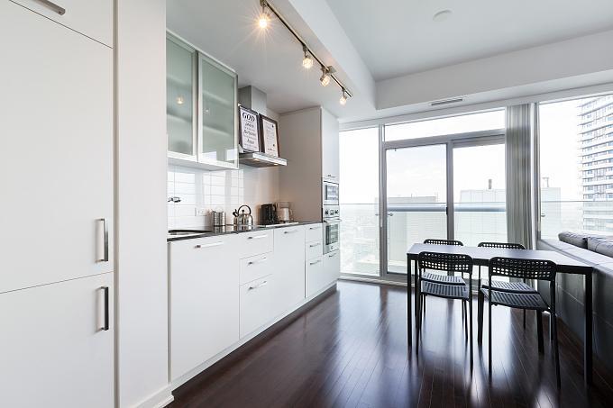 Trinity Suites - Luxury On York Street Toronto