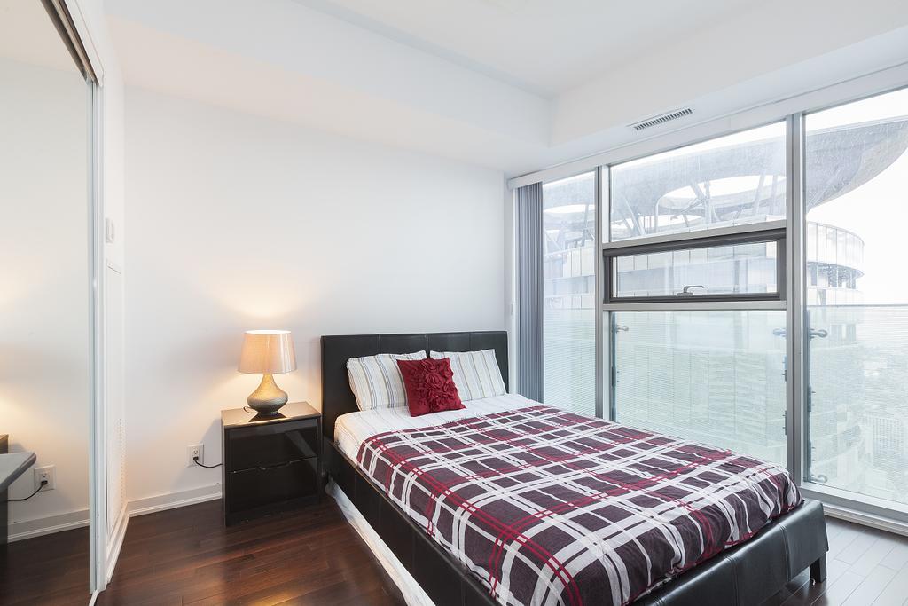 Trinity Suites - Luxury On York Street Apartment Toronto