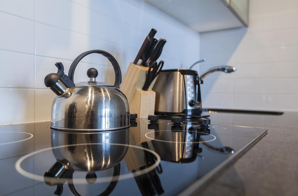 Trinity Suites - Luxury On York Street Apartment *