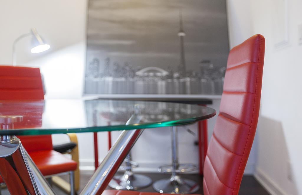 Trinity Suites - Luxury On York Street Apartment *