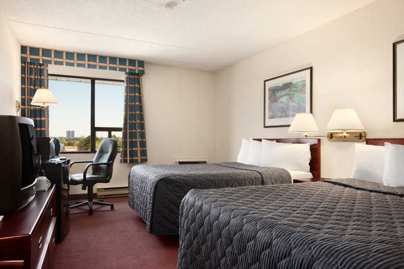 Travelodge By Wyndham East Hotel 2*