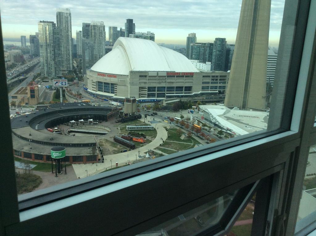 Overlooking Cn Tower, Rogers, Islands
