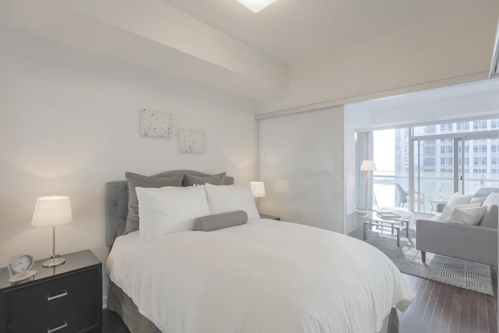 Apartment Noel - York And Simcoe St.